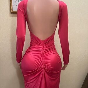 Chic Long Sleeve Backless Dress in Vibrant Pink